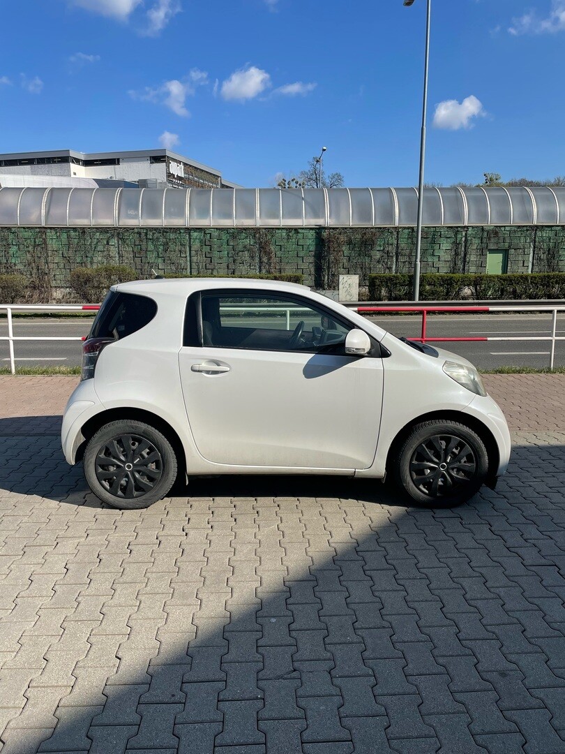 Toyota iQ